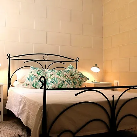 Charming In Republic Street *